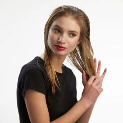 Ghd Sleek Talker Oil 95ml 9 Ghd Sleek Talker Oil 95ml -Care Product Store Ghd Sleek Talker lifestyle 2